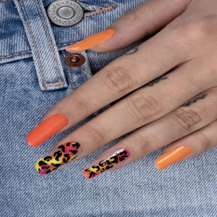 ongles fluo été 2025